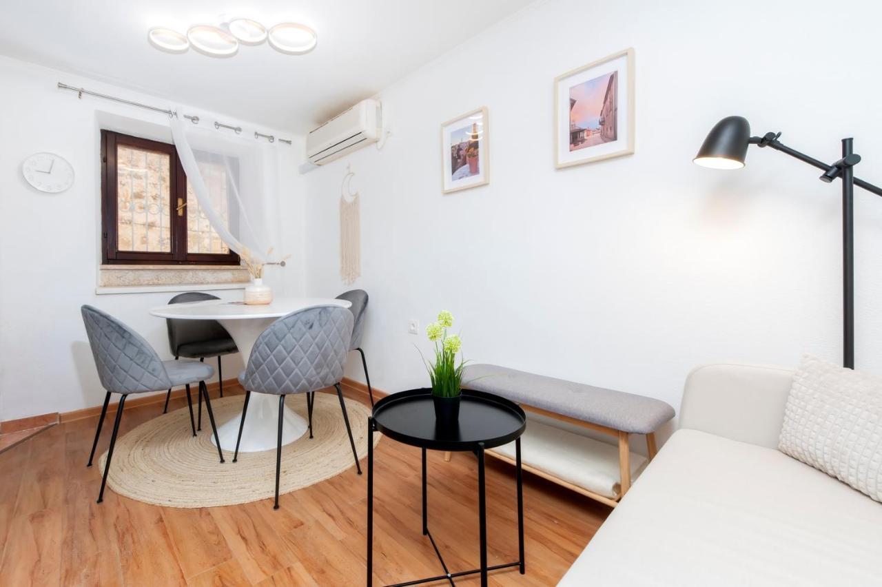 House Elisabeth - A Charming Old Town Property Ровінь Екстер'єр фото